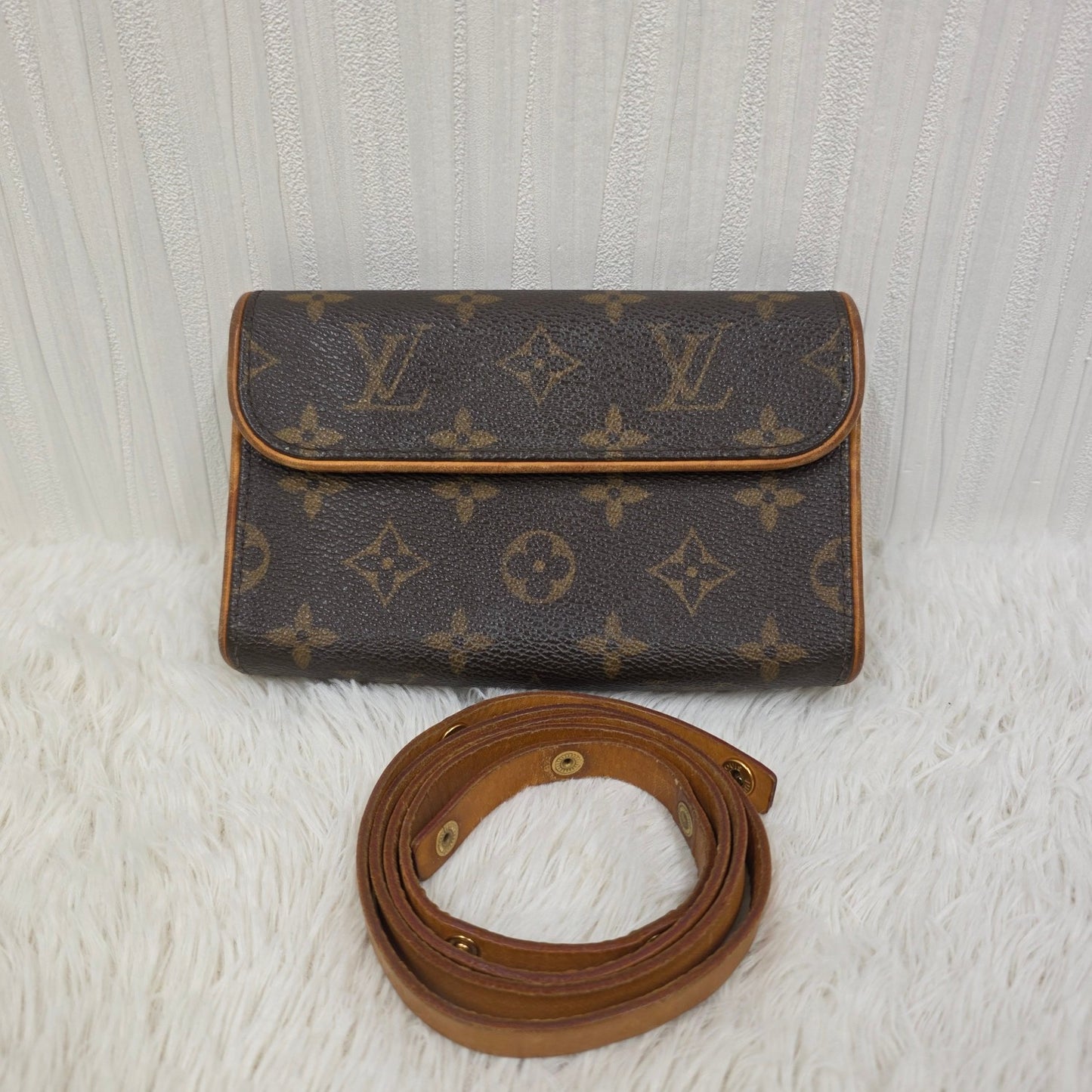 Louis Vuitton Monogram Crossbody Bag (Pre-owned)