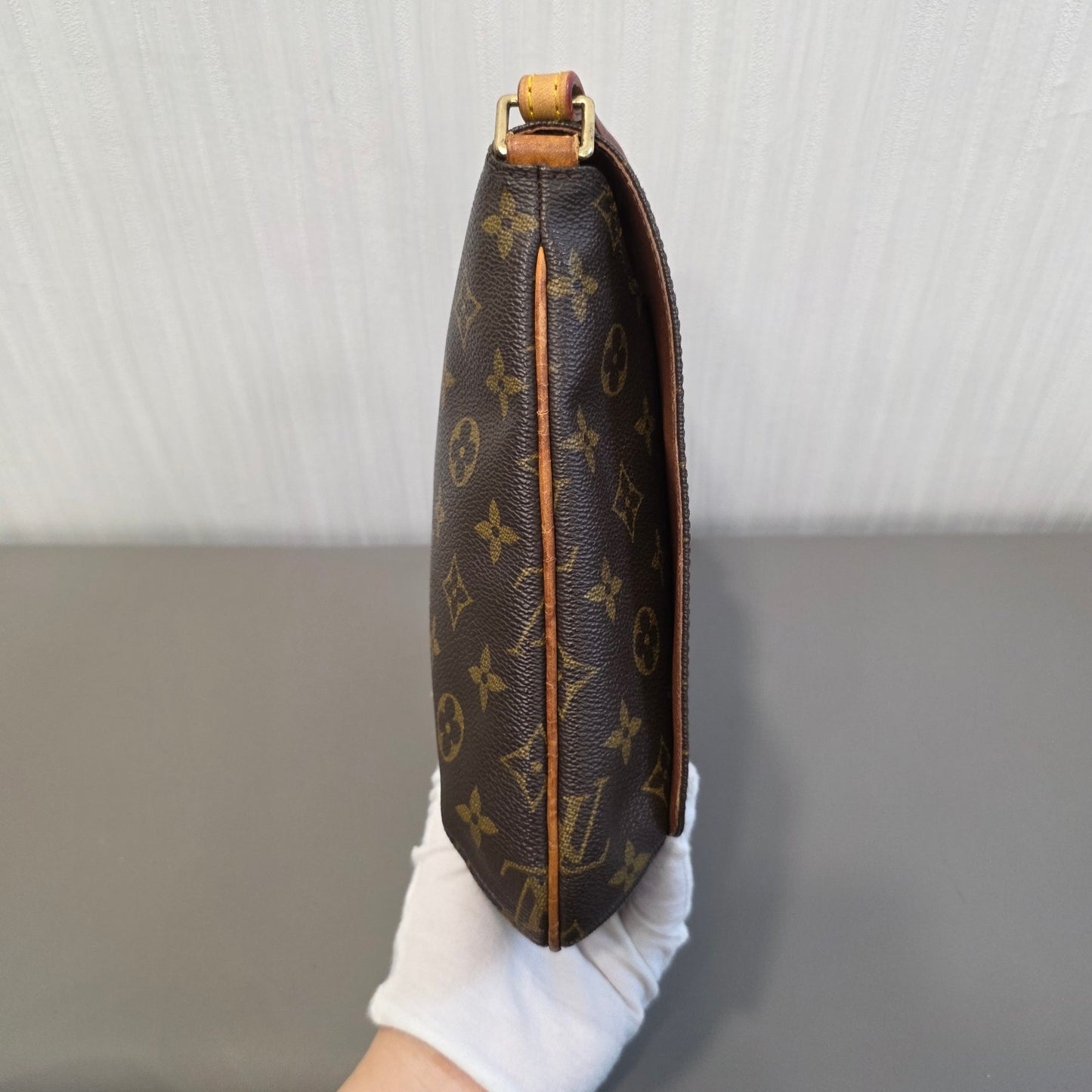 Louis Vuitton Monogram Crossbody Bag (Pre-owned)
