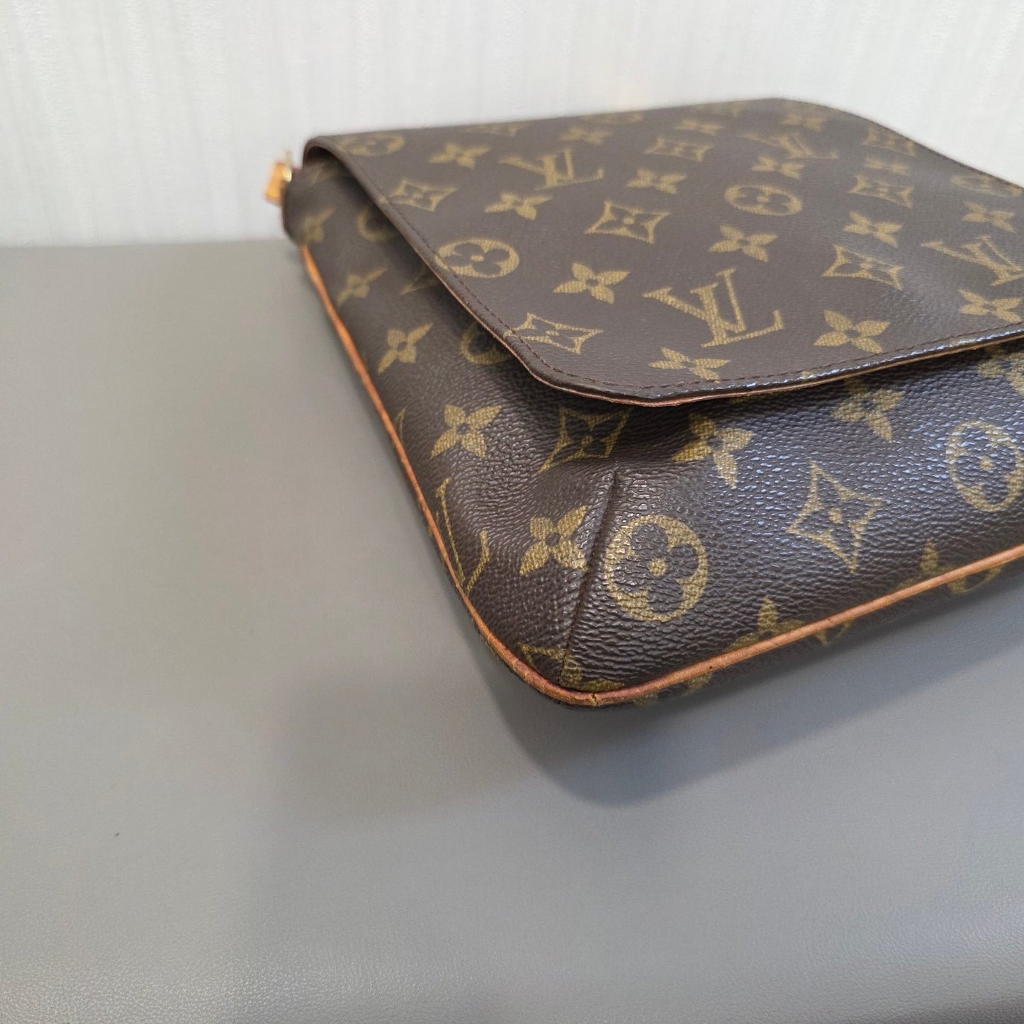 Louis Vuitton Monogram Crossbody Bag (Pre-owned)