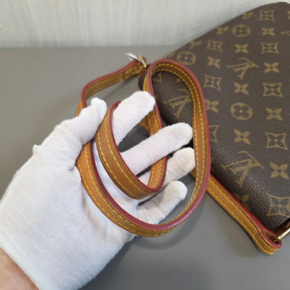 Louis Vuitton Monogram Crossbody Bag (Pre-owned)