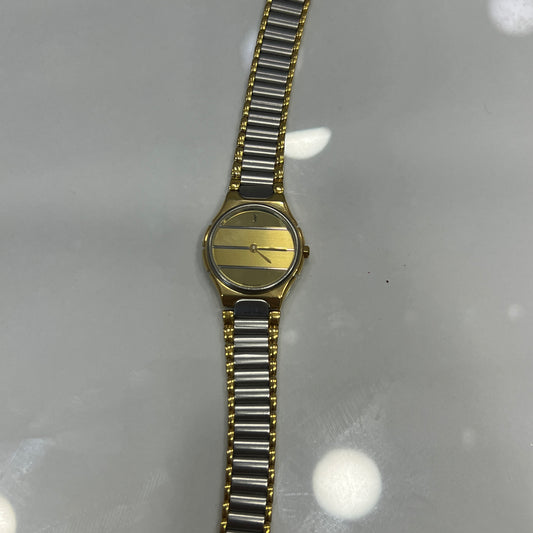 [Pre-Owned] Yves Saint Laurent Gold Bezel Silver Strap Watch  16602