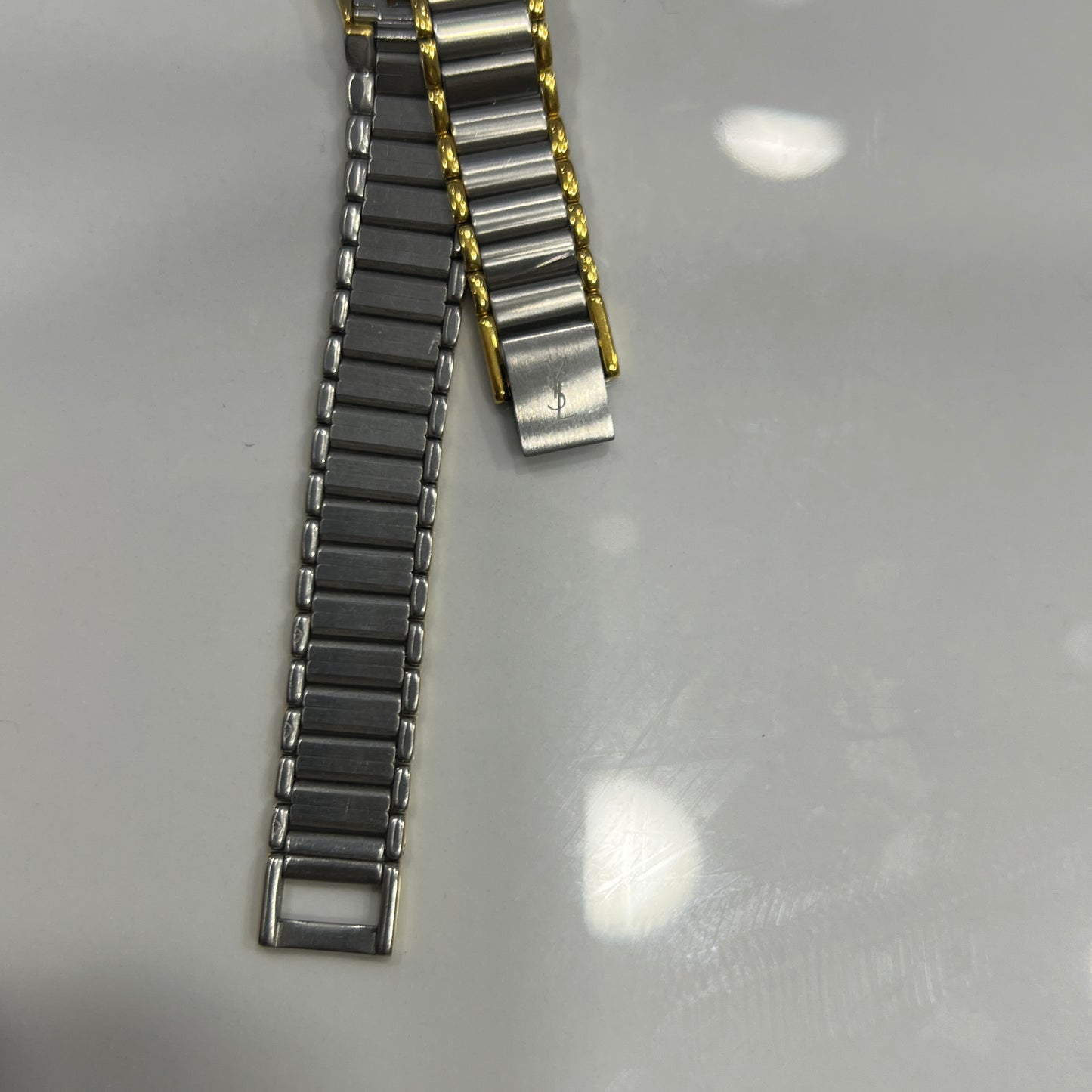 [Pre-Owned] Yves Saint Laurent Gold Bezel Silver Strap Watch  16602