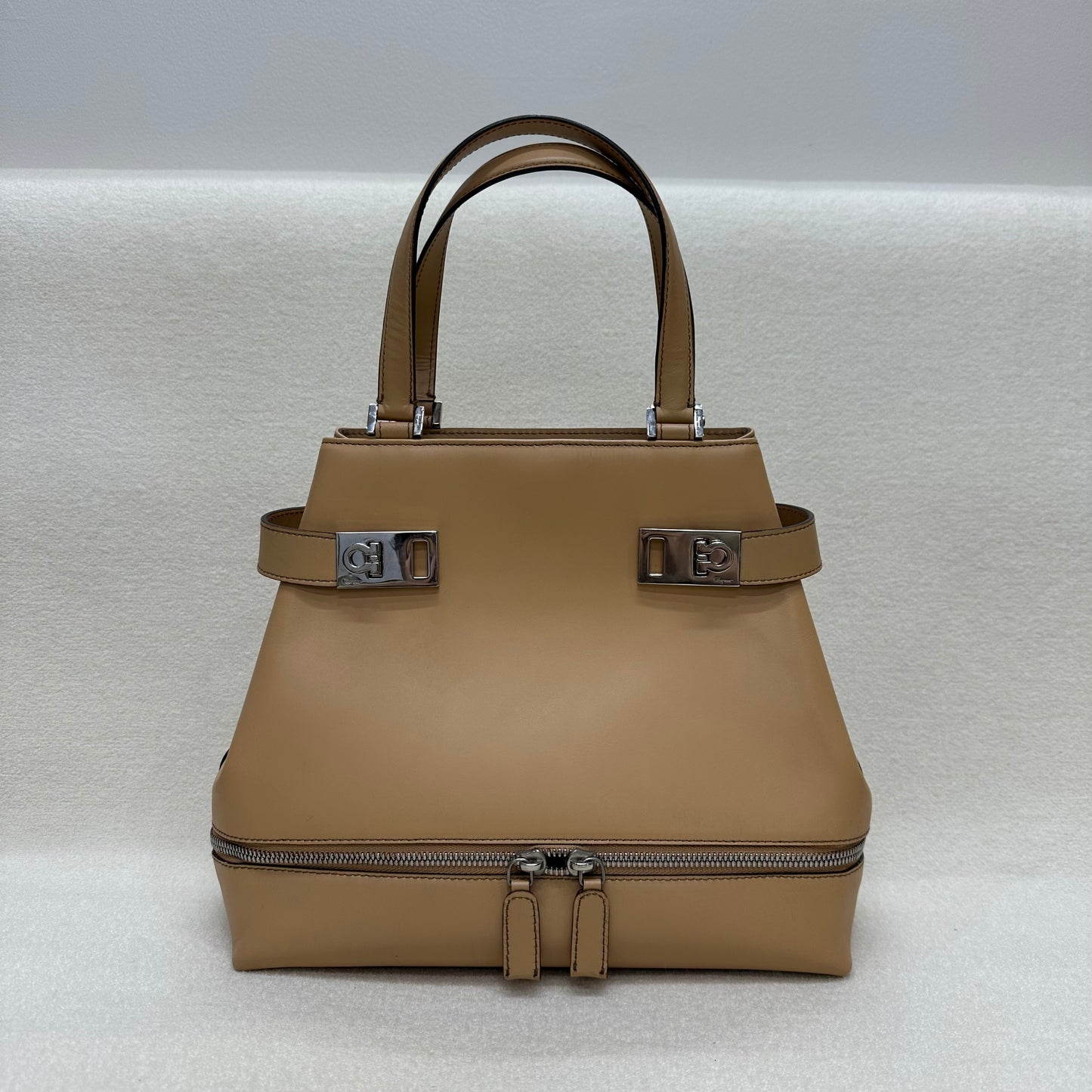 Salvatore Ferragamo 米色皮革手提包 [二手]
