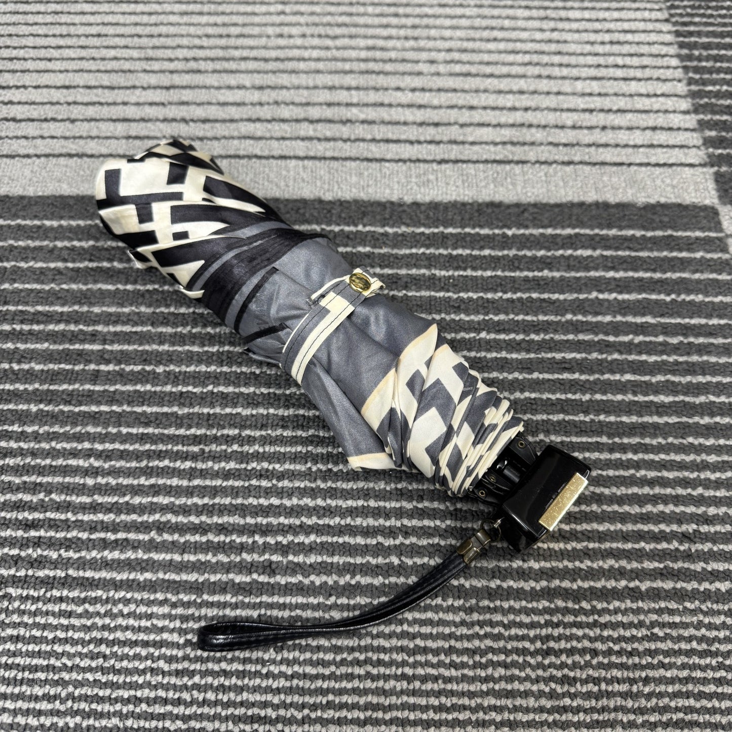 フェンディ 折りたたみ傘【中古】 