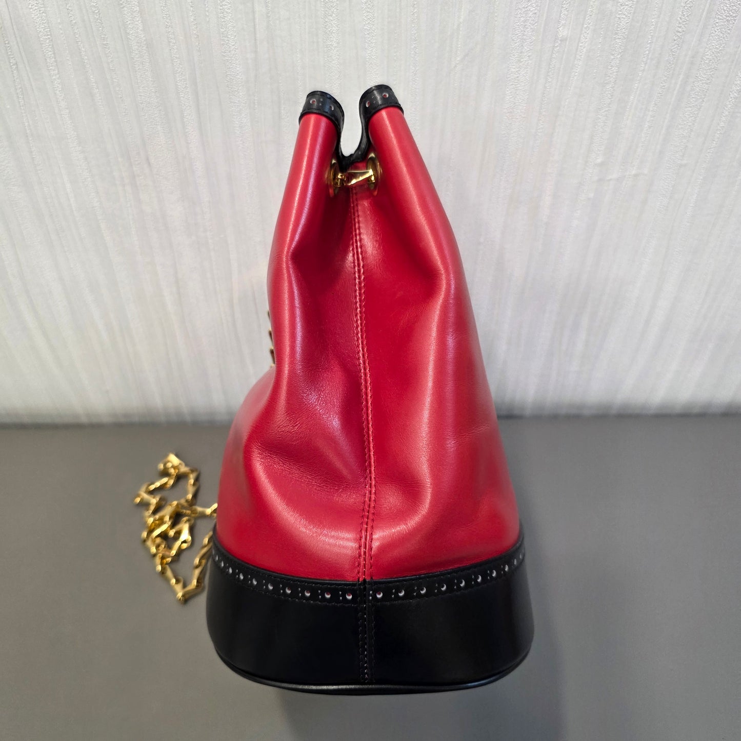 Celine 红色和黑色皮革抽绳链条包 [二手] 
