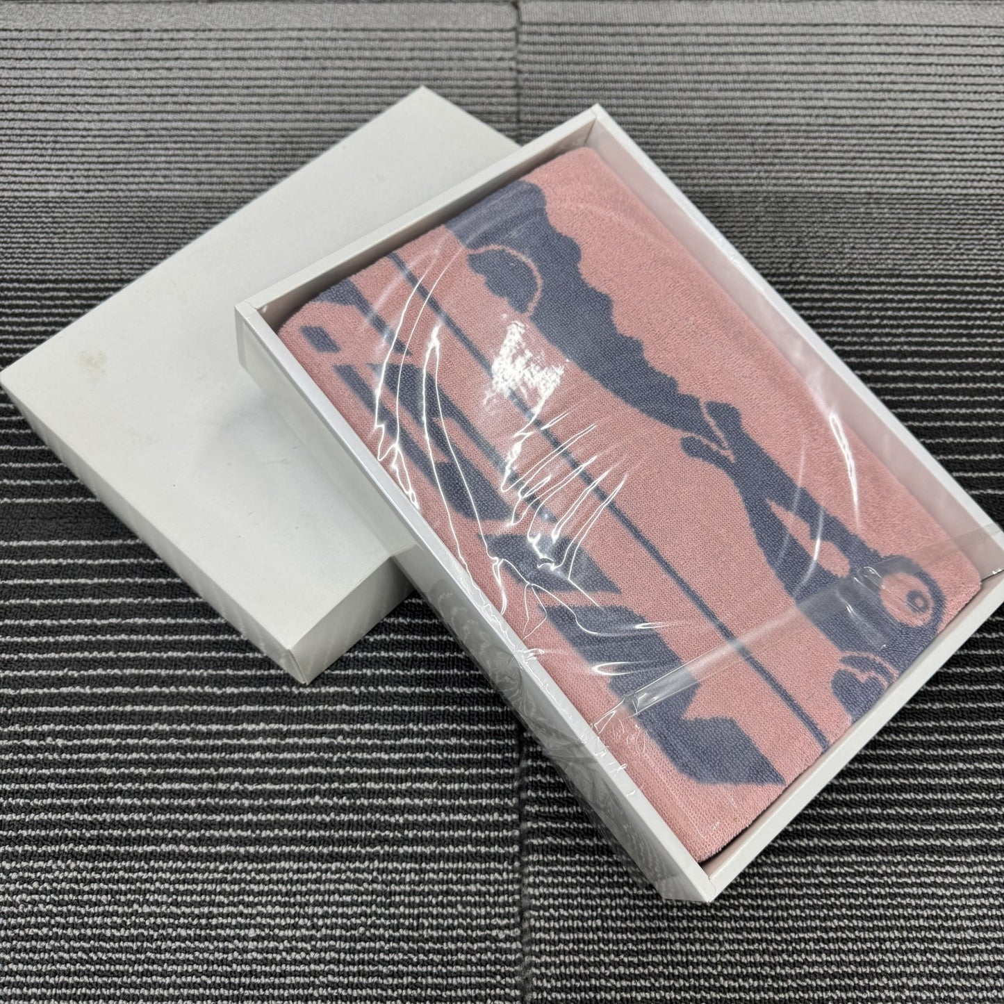 LACOSTE Towel [Pre-Owned]
