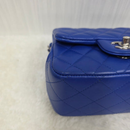 シャネル マトラッセ チェーンショルダーバッグ A35200 ラムスキン ブルー クロスボディ フランス製 【中古】 