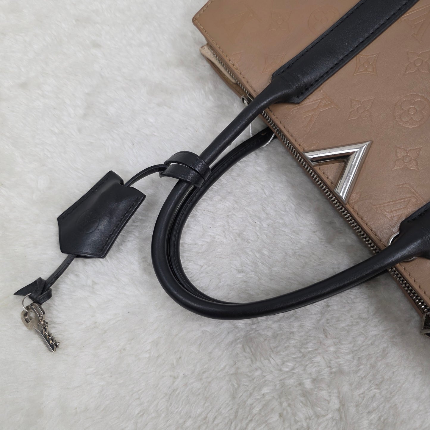 LOUIS VUITTON Vérité Tote MM [Pre-Owned]