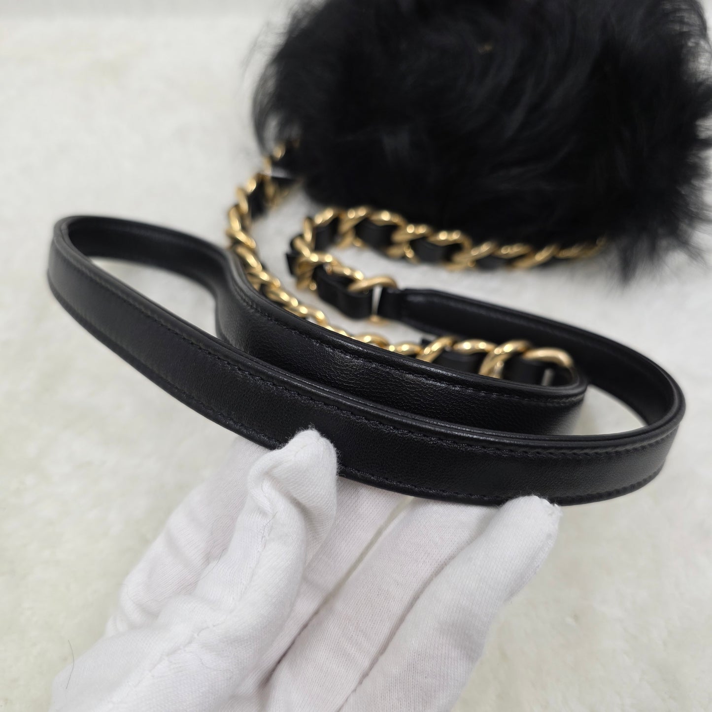 CHANEL チェーンショルダーミニバッグ ファー×ブラック【中古】 