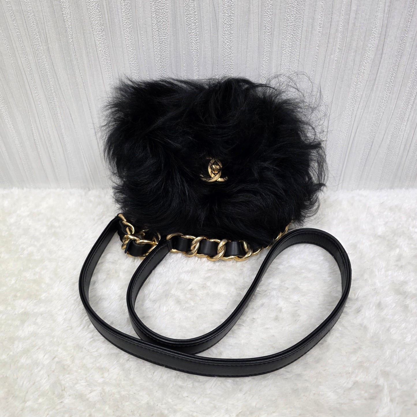 CHANEL チェーンショルダーミニバッグ ファー×ブラック【中古】 