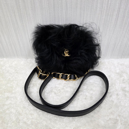 CHANEL チェーンショルダーミニバッグ ファー×ブラック【中古】 