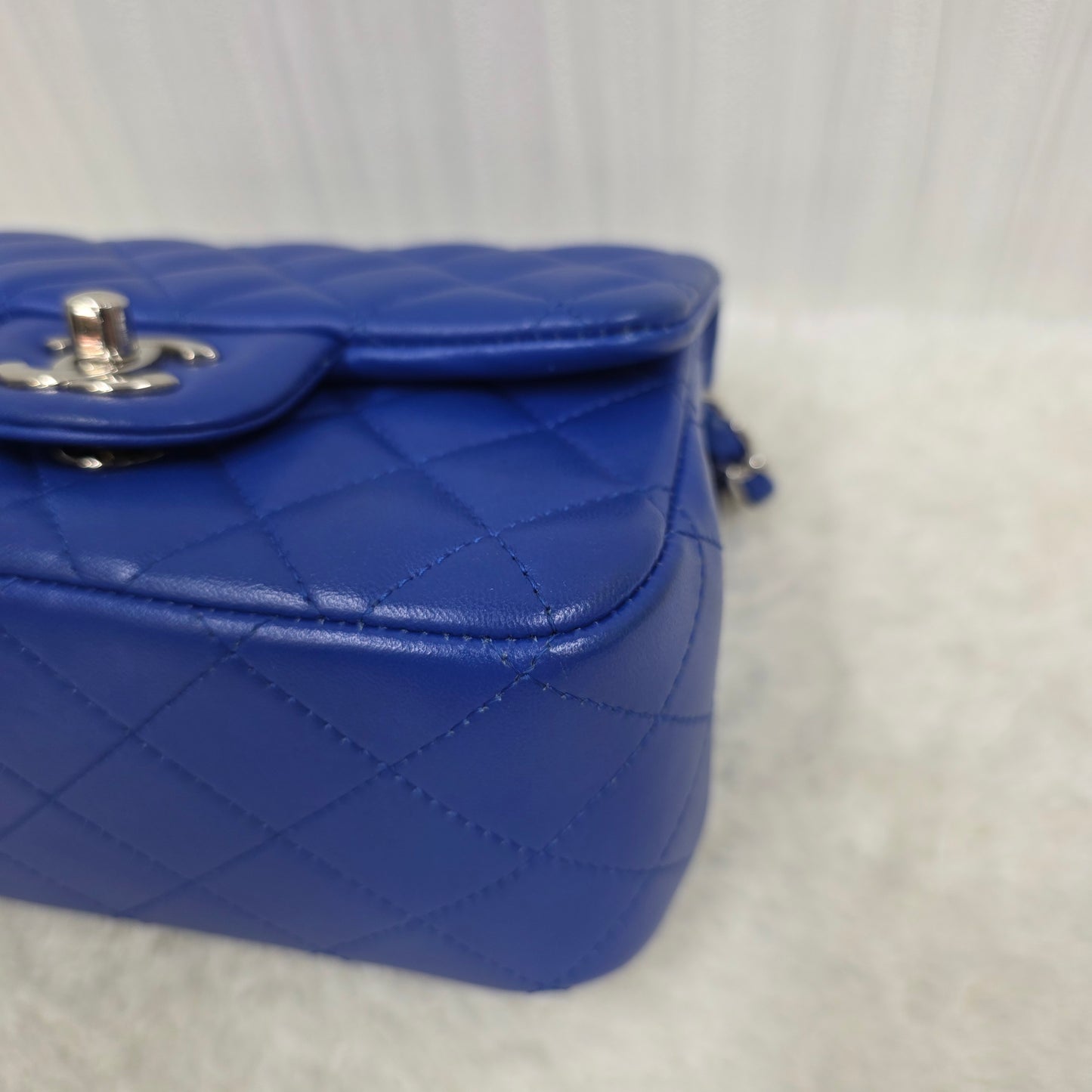 シャネル マトラッセ チェーンショルダーバッグ A35200 ラムスキン ブルー クロスボディ フランス製 【中古】 