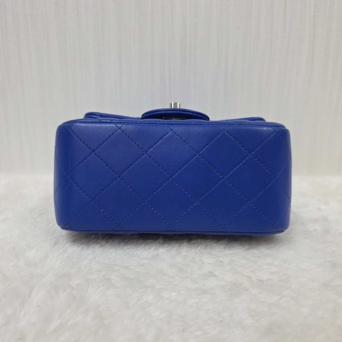 シャネル マトラッセ チェーンショルダーバッグ A35200 ラムスキン ブルー クロスボディ フランス製 【中古】 