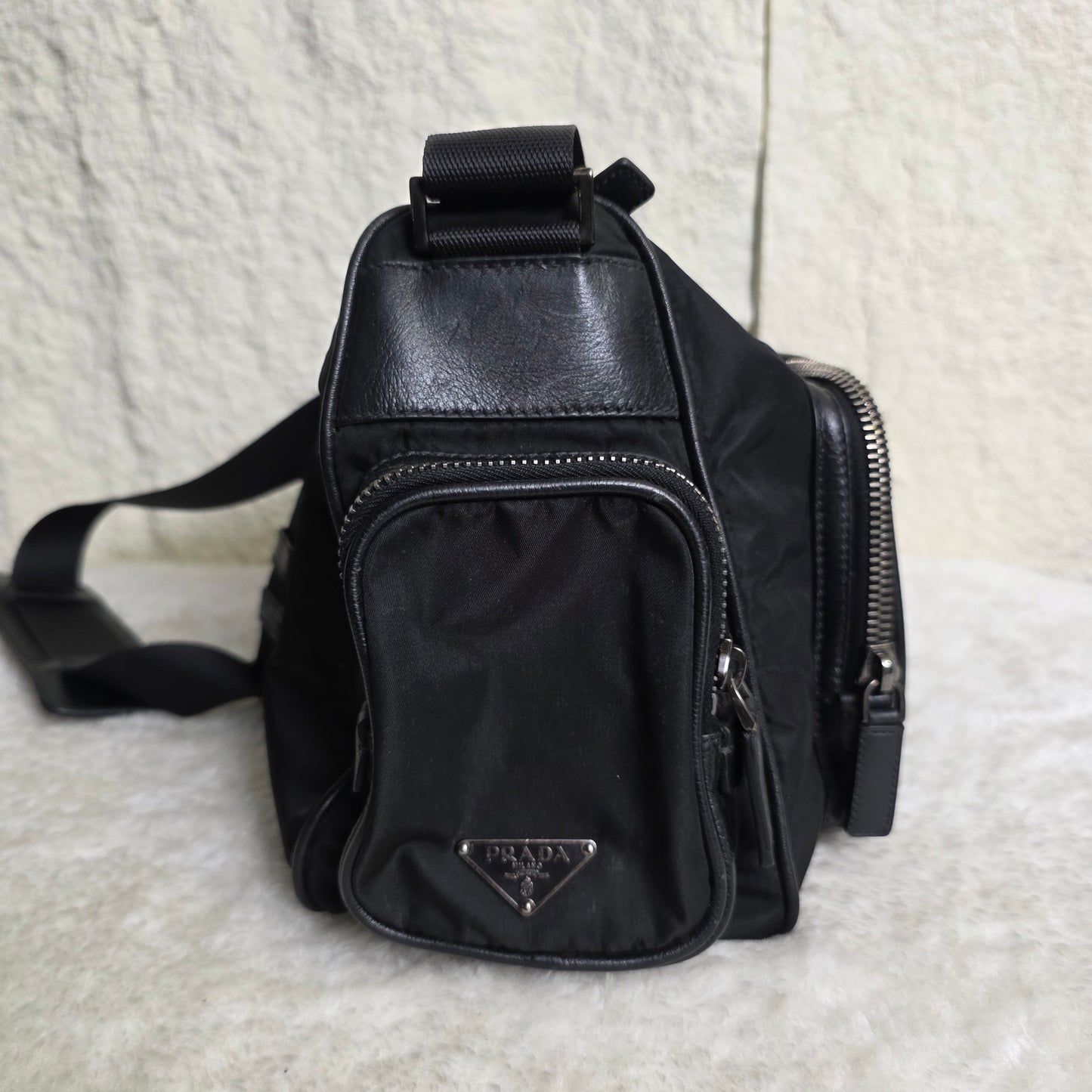 PRADA Tessuto 尼龙三角 Logo 饰片单肩包 黑色 银色五金 [二手]