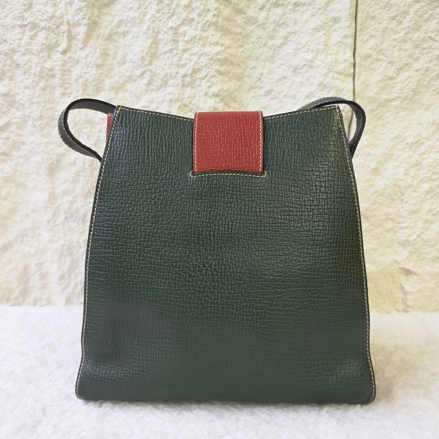 Loewe 皮革旋扣手提包[二手]