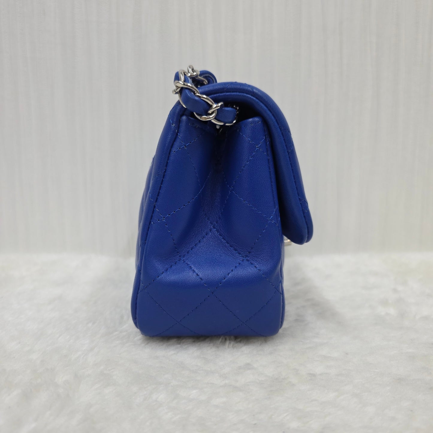 シャネル マトラッセ チェーンショルダーバッグ A35200 ラムスキン ブルー クロスボディ フランス製 【中古】 