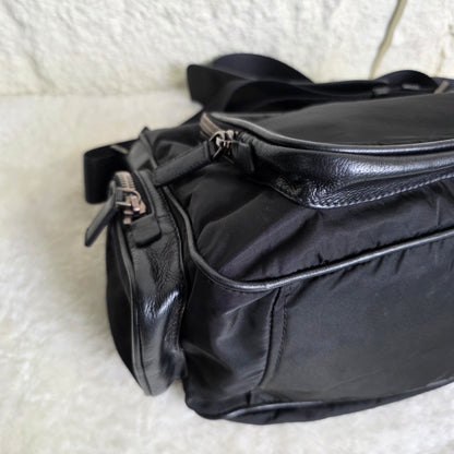 PRADA Tessuto 尼龙三角 Logo 饰片单肩包 黑色 银色五金 [二手]