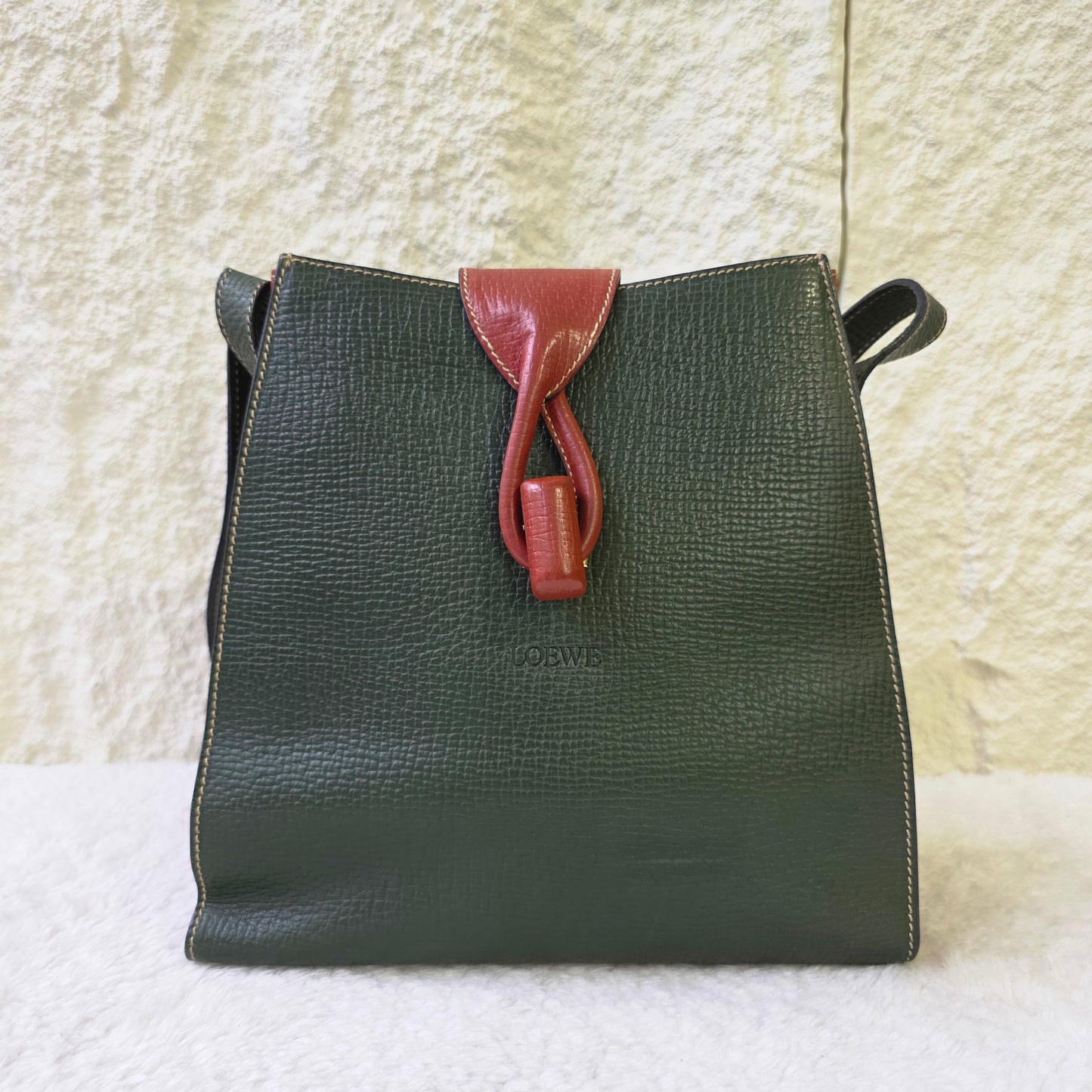 Loewe 皮革旋扣手提包[二手]