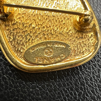 CHANEL Gold Brooch [Pre-Owned]