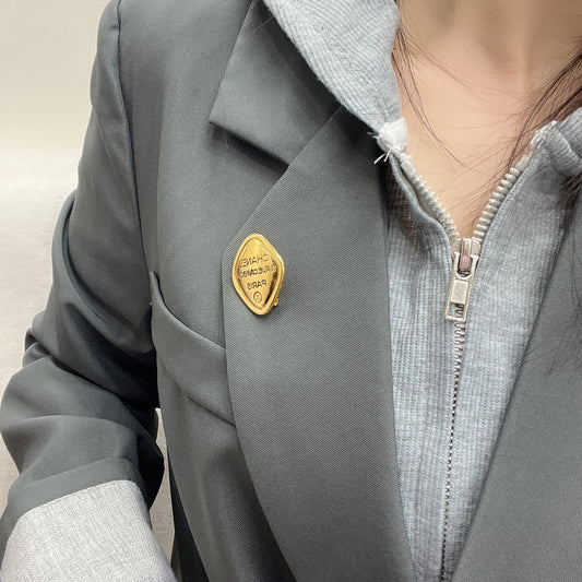CHANEL Gold Brooch [Pre-Owned]
