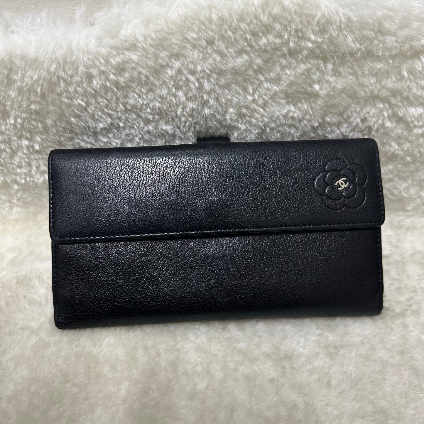 CHANEL Black & Silver Camellia Long Wallet [Pre-Owned]