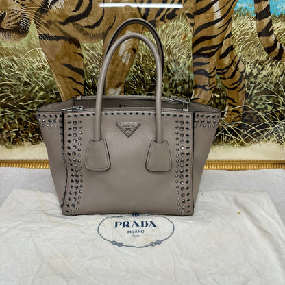 PRADA スタッズハンドバッグ【中古】