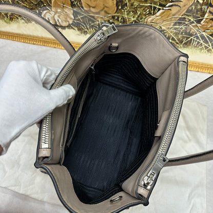 PRADA スタッズハンドバッグ【中古】