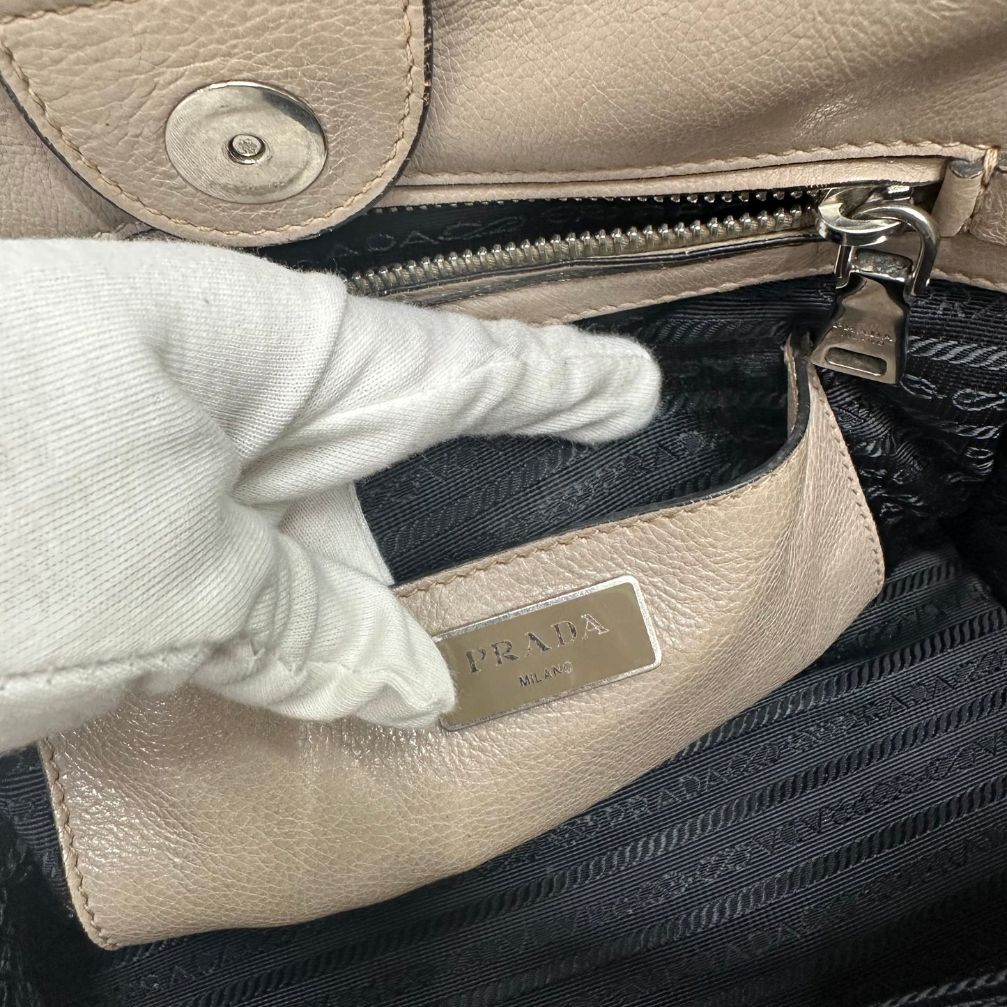 PRADA スタッズハンドバッグ【中古】