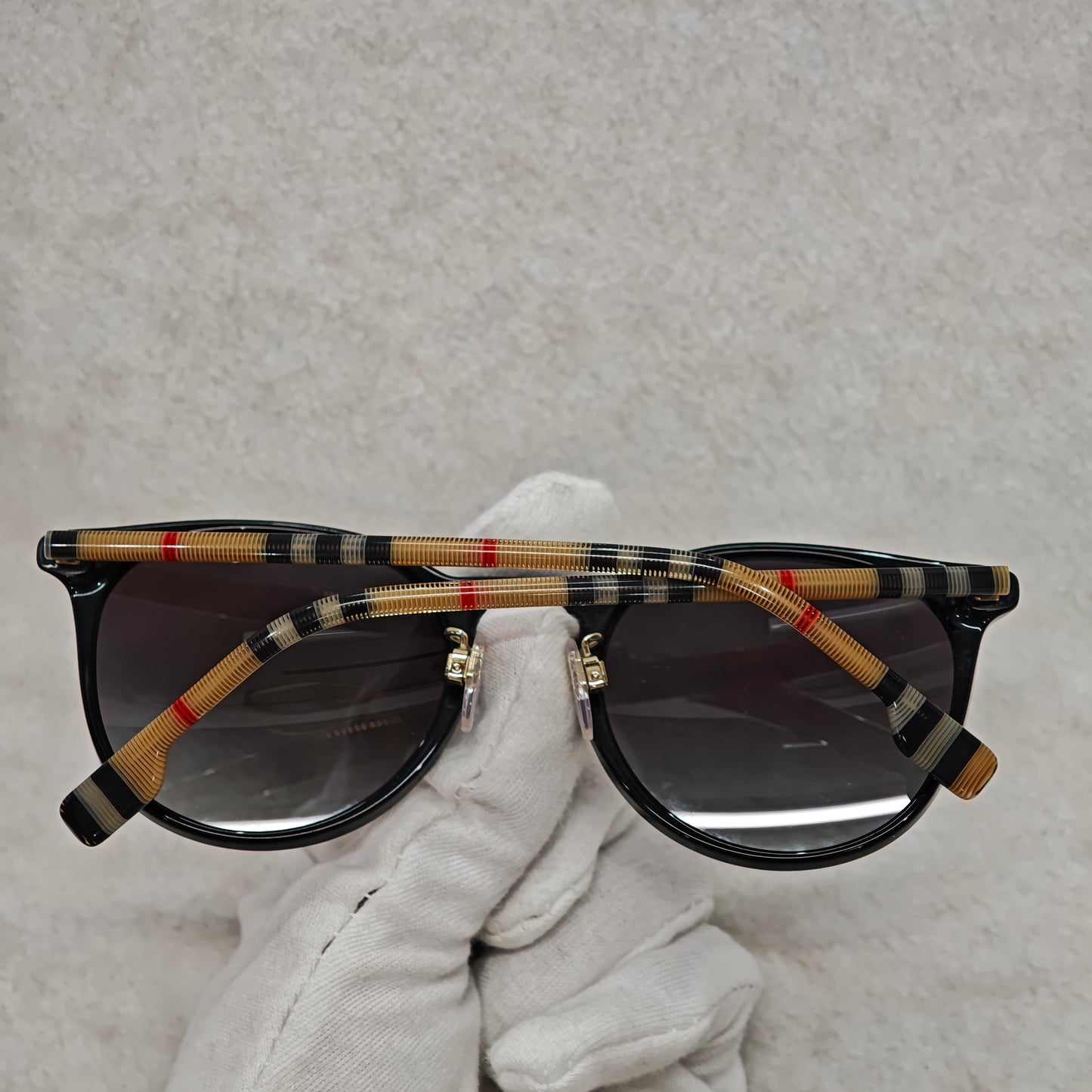 Burberry Sunglasses [Pre-Owned]
