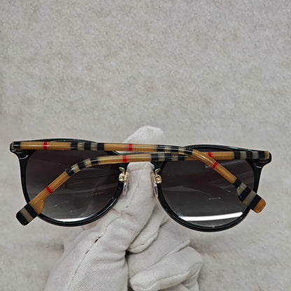 Burberry Sunglasses [Pre-Owned]