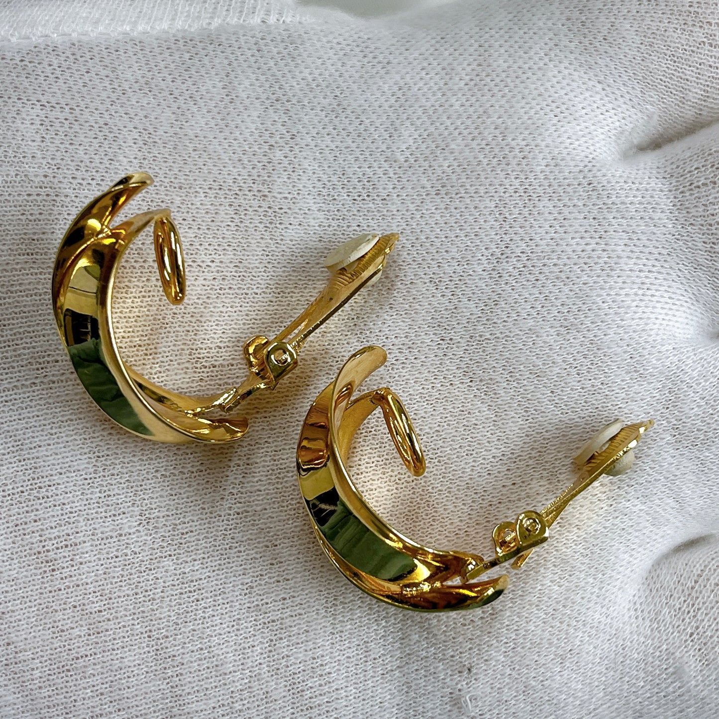 DIOR Gold Clip-On Earrings [Pre-Owned]