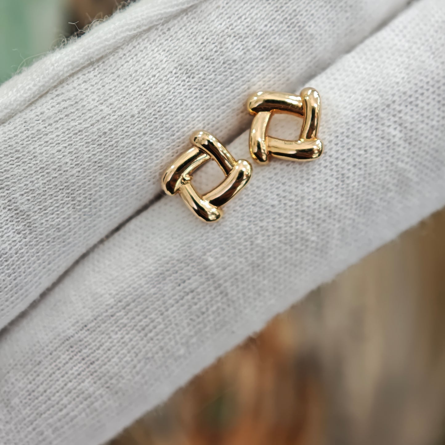 18K Yellow Gold Stud Earrings [Brand New]