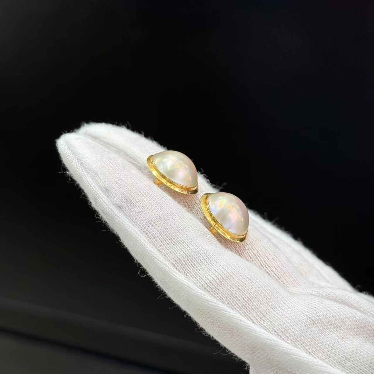 Aurora Pearl Clip-On Earrings [Pre-Owned]