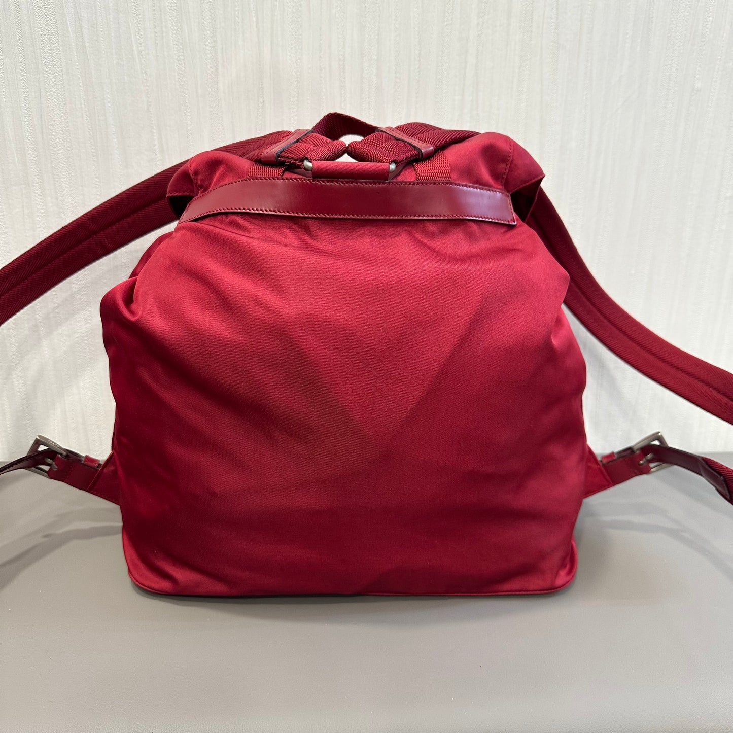 PRADA レッド ナイロン バックパック【中古】