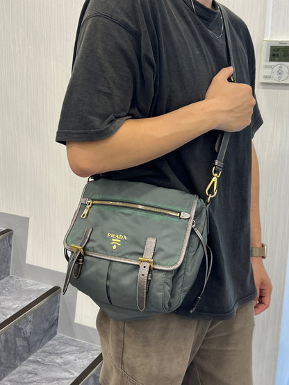 PRADA メッセンジャーショルダーバッグ【中古】