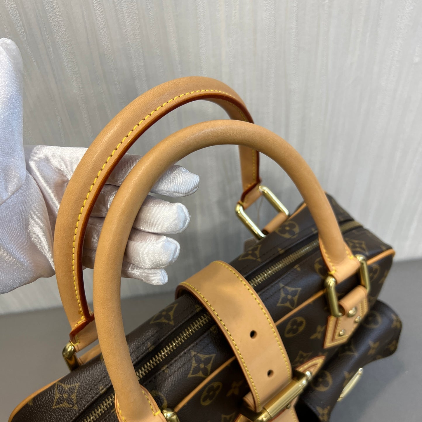 LV Monogram Manhattan Handbag [pre-owned]