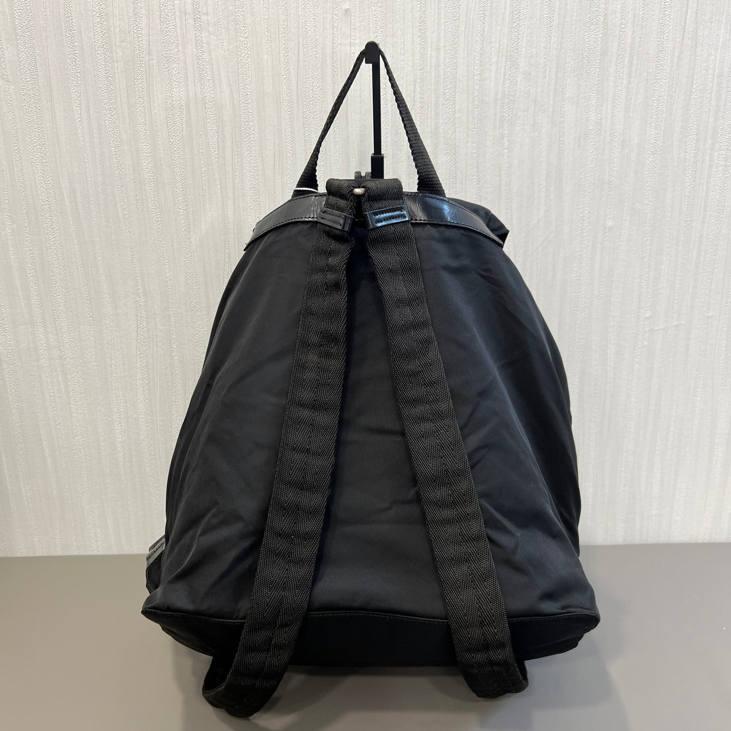 PRADA ブラックナイロンパラシュートバッグ【中古】