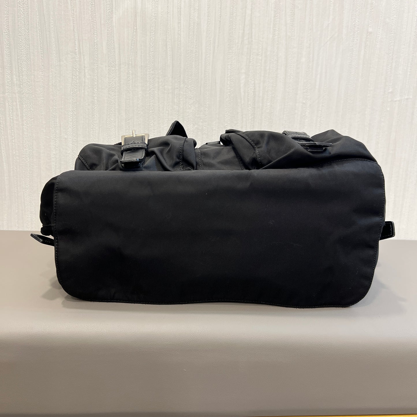 PRADA ブラックナイロンパラシュートバッグ【中古】