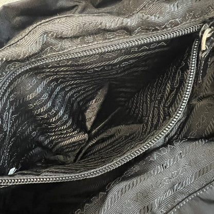 PRADA ブラックナイロンパラシュートバッグ【中古】