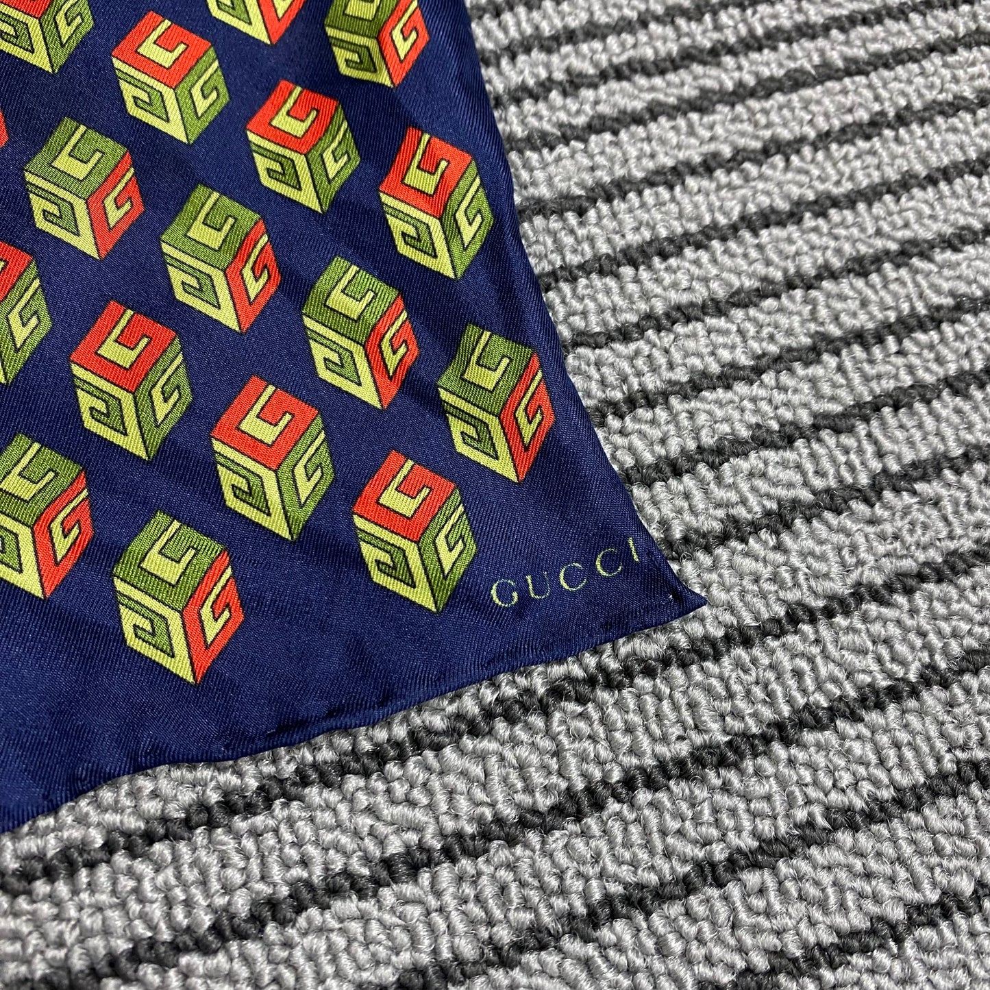 GUCCI シルクスカーフ【中古】