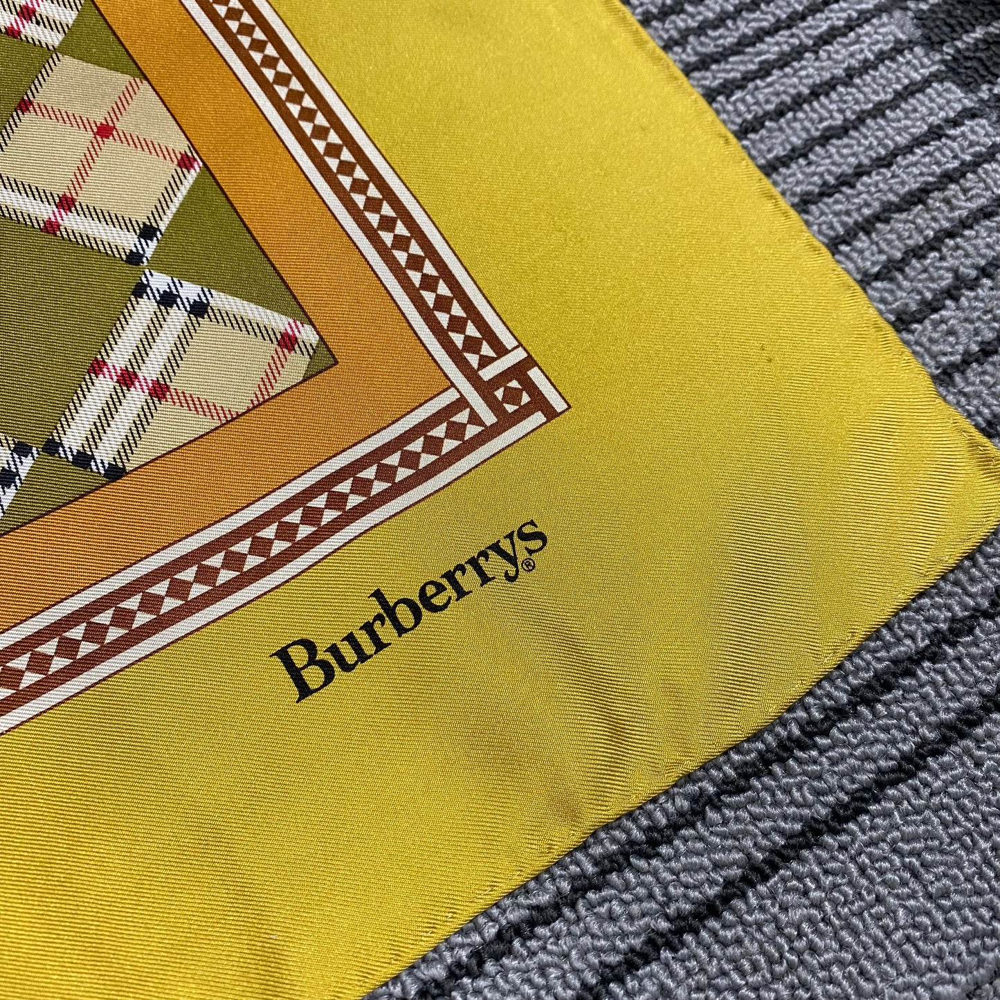 Burberry Scarf [Pre-Owned]