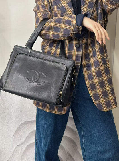 CHANEL キャビアレザー ショルダートート【中古】