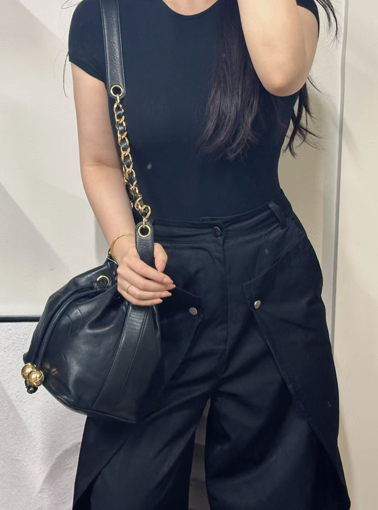 香奈儿黑色金色双球抽绳水桶单肩包 [二手]