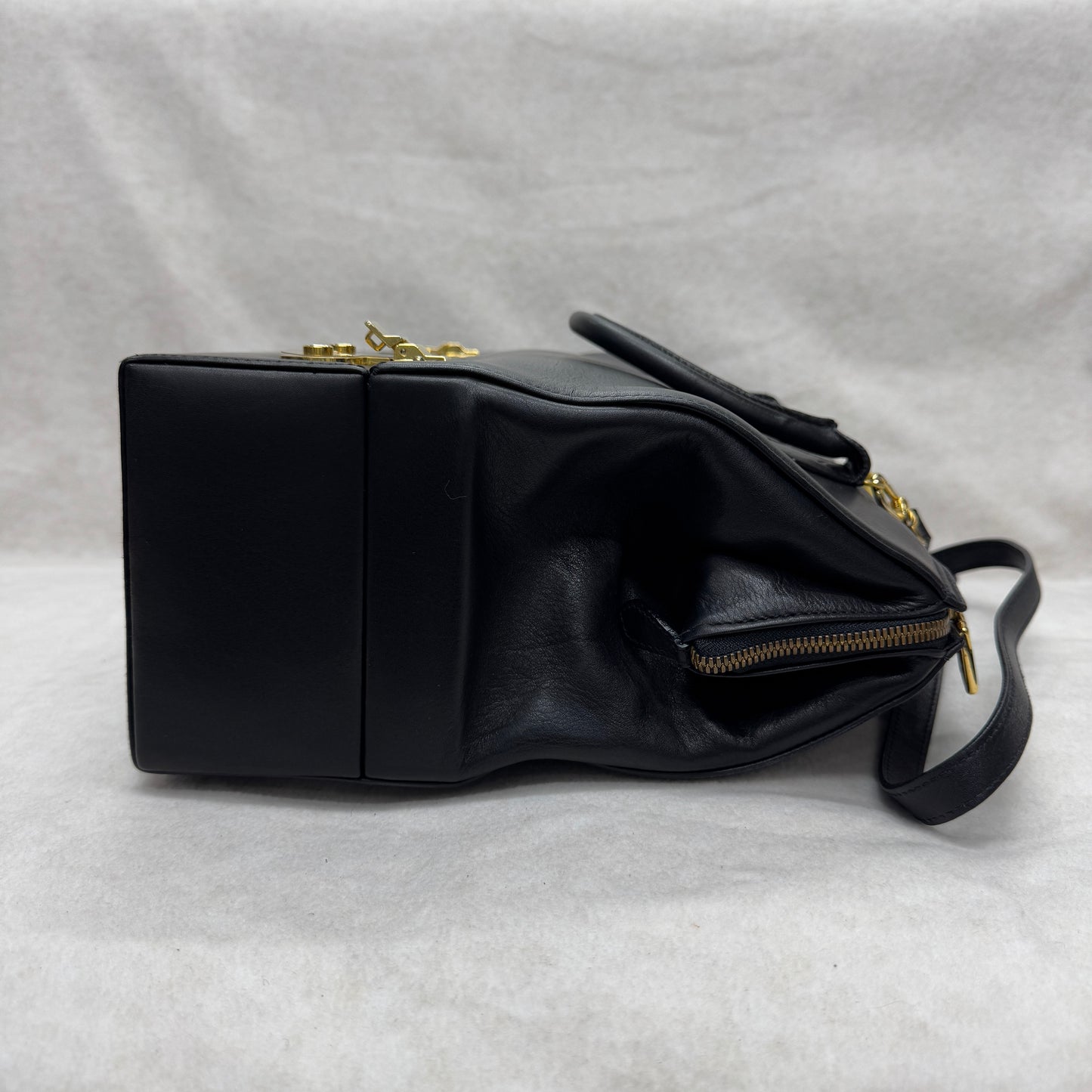 FENDI ブラック＆ゴールド レザー ボックスバッグ【中古】