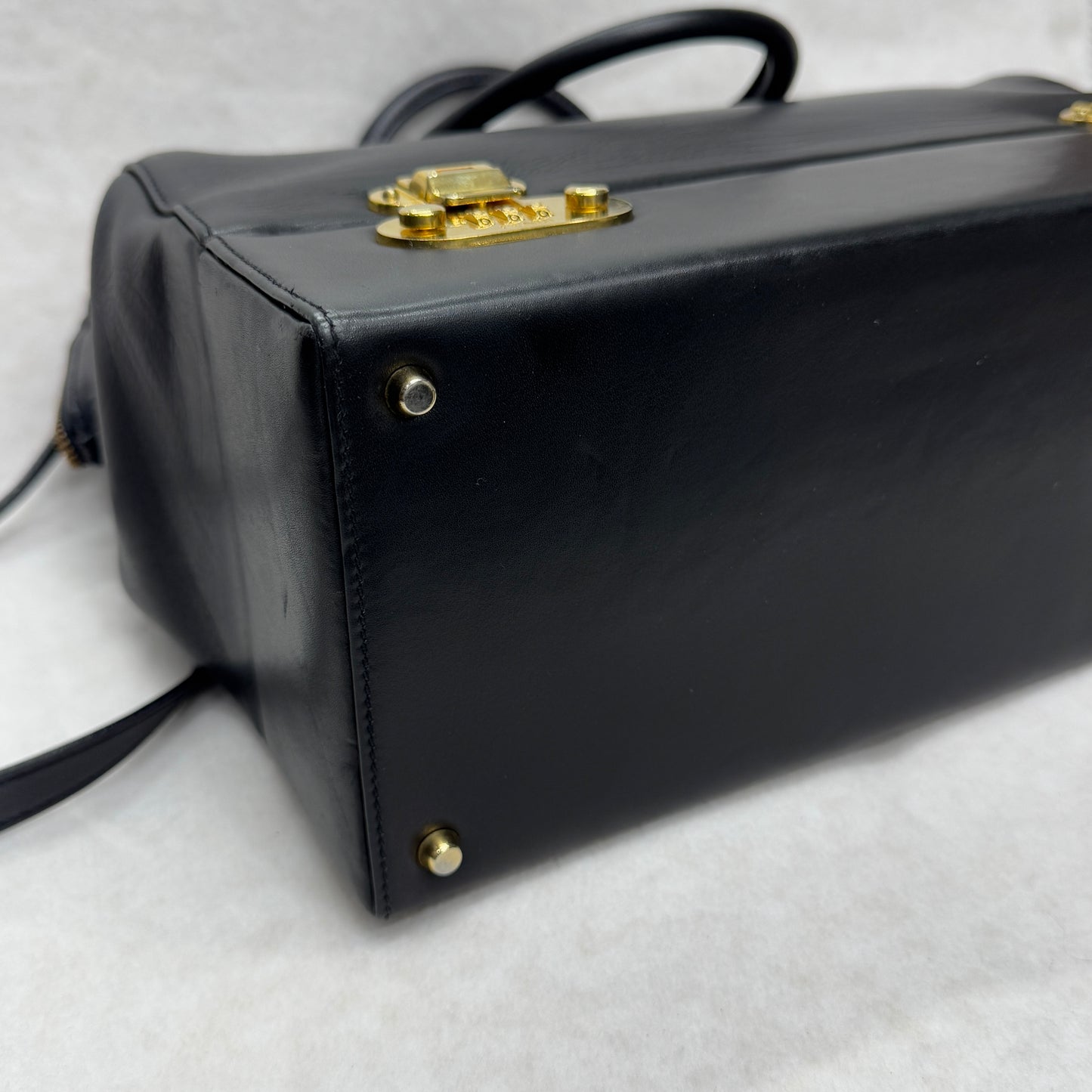 FENDI ブラック＆ゴールド レザー ボックスバッグ【中古】