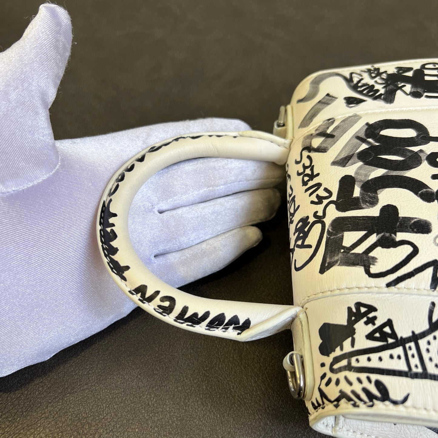 バレンシアガ グラフィティ アワーグラス バッグ【中古】