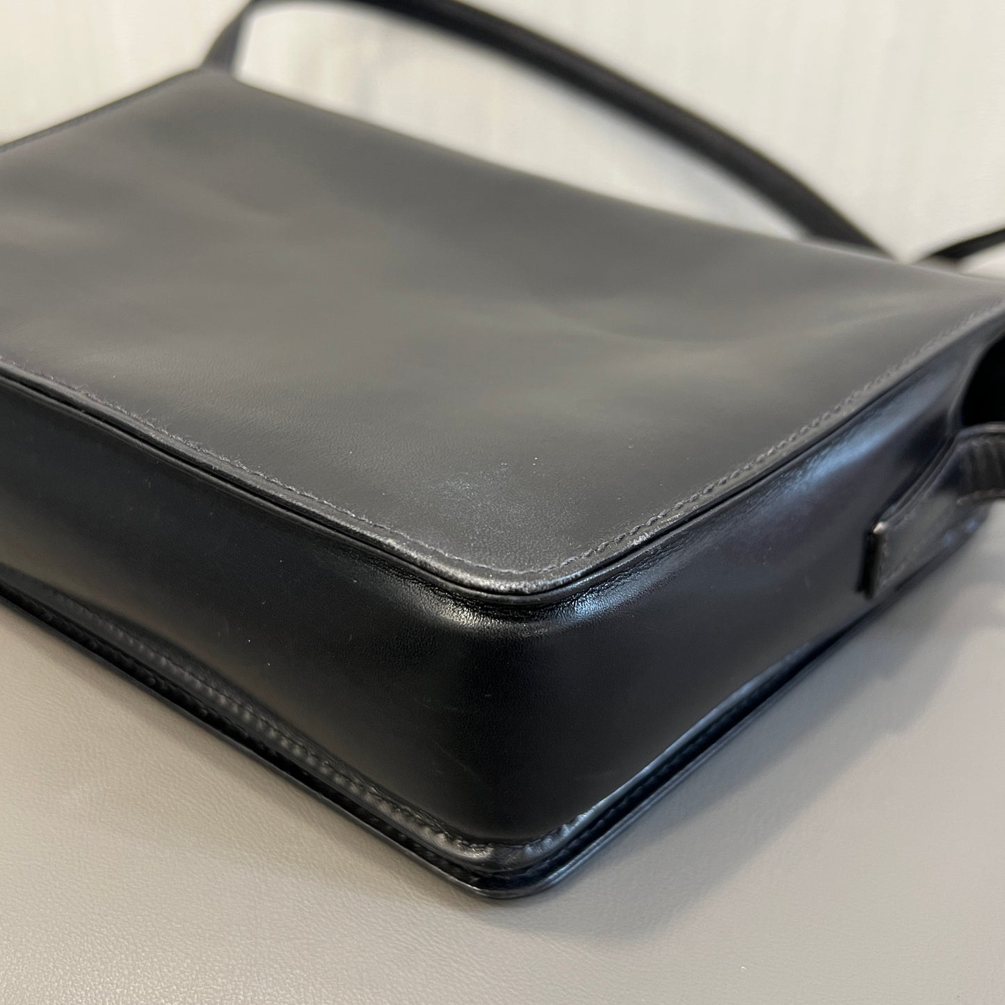 グッチ ブラック ゴールド トラペゾイド ボックス クロスボディバッグ 【中古】