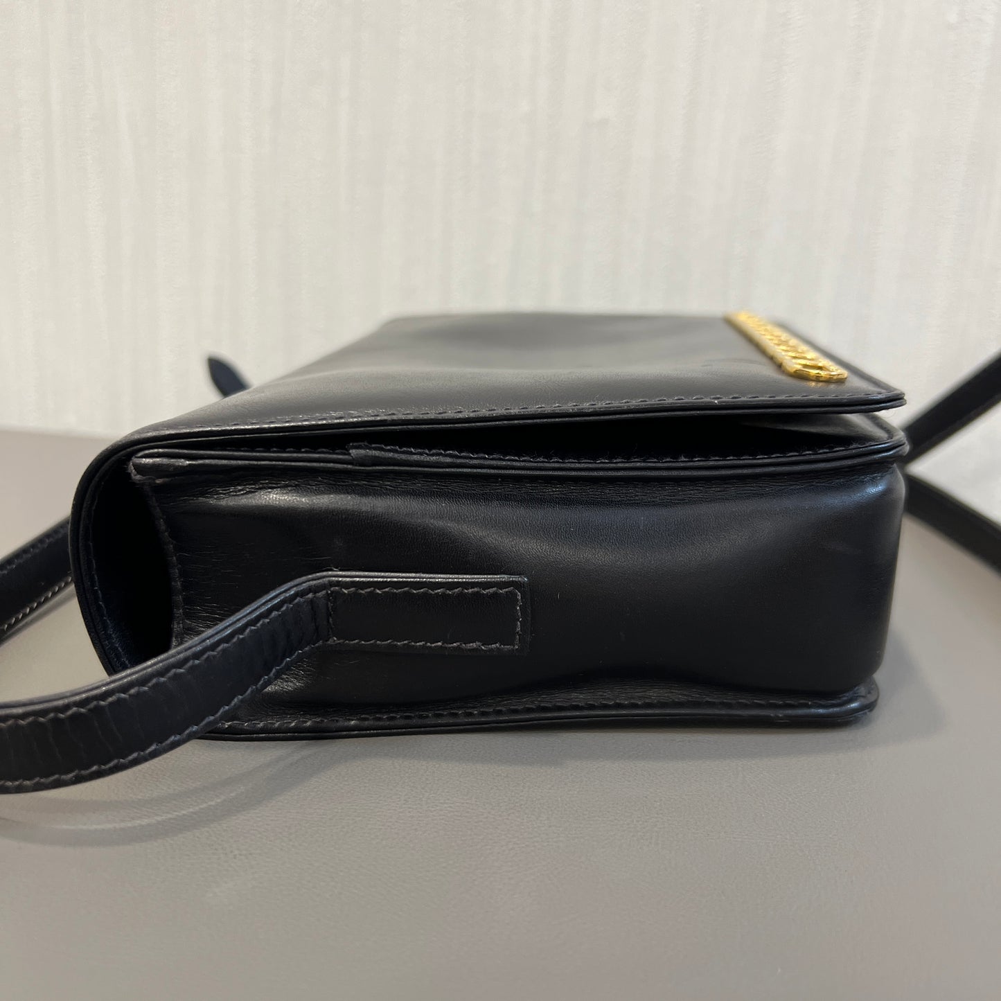 グッチ ブラック ゴールド トラペゾイド ボックス クロスボディバッグ 【中古】
