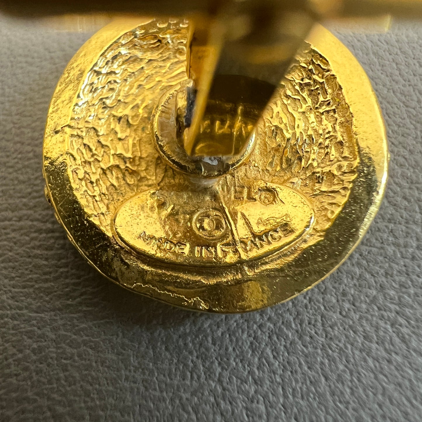 CHANEL Vintage Gold Cufflinks [Pre-Owned]