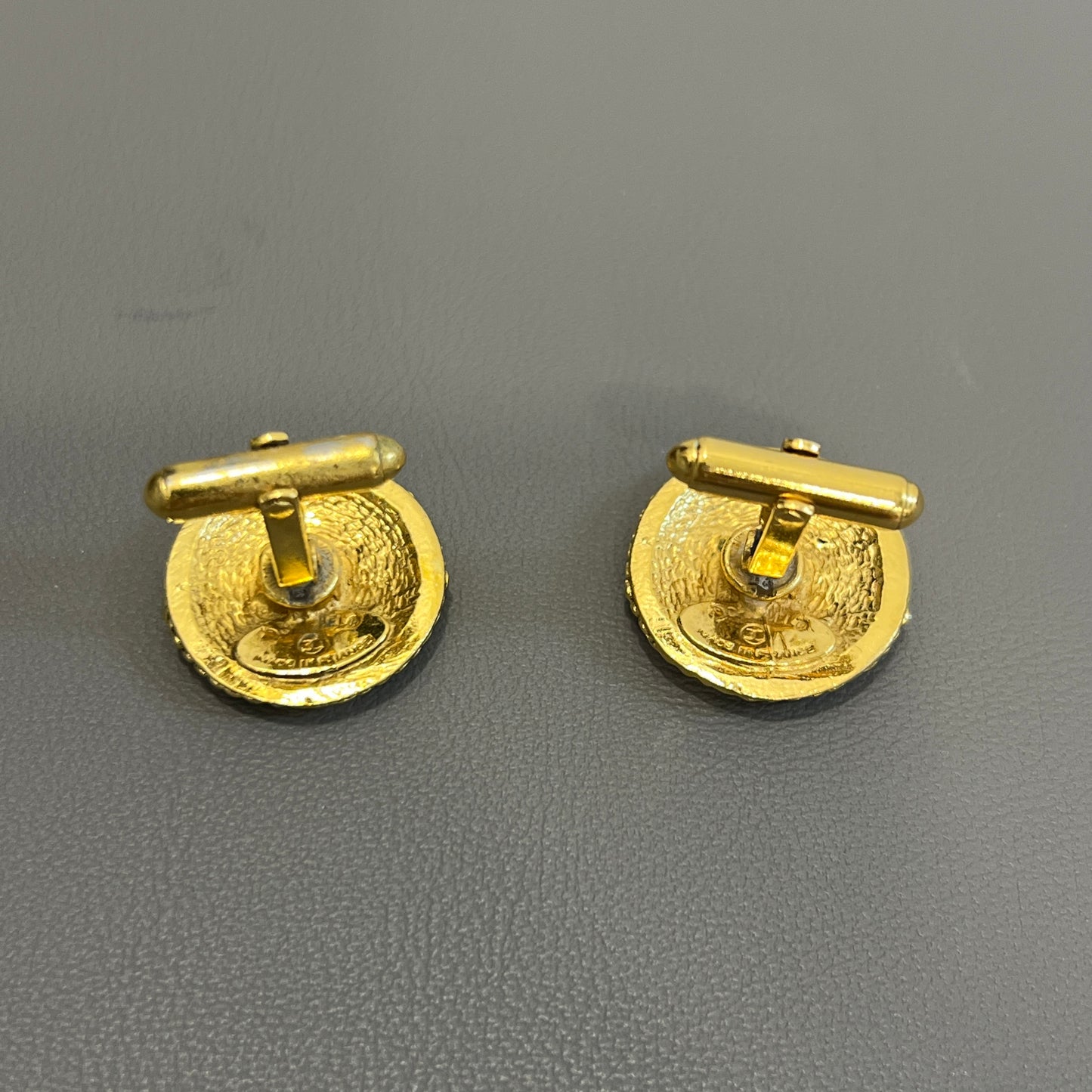 CHANEL Vintage Gold Cufflinks [Pre-Owned]